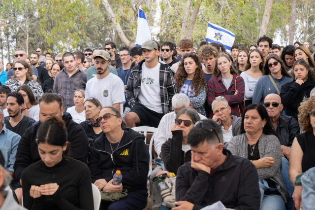 הלווייתו של דרור אור |