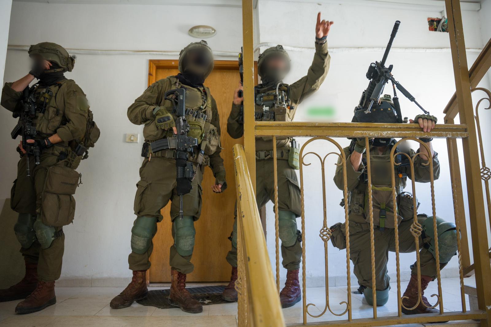 צה"ל פשט על משרדי ארגון טרור ברמאללה ובחברון. צפו