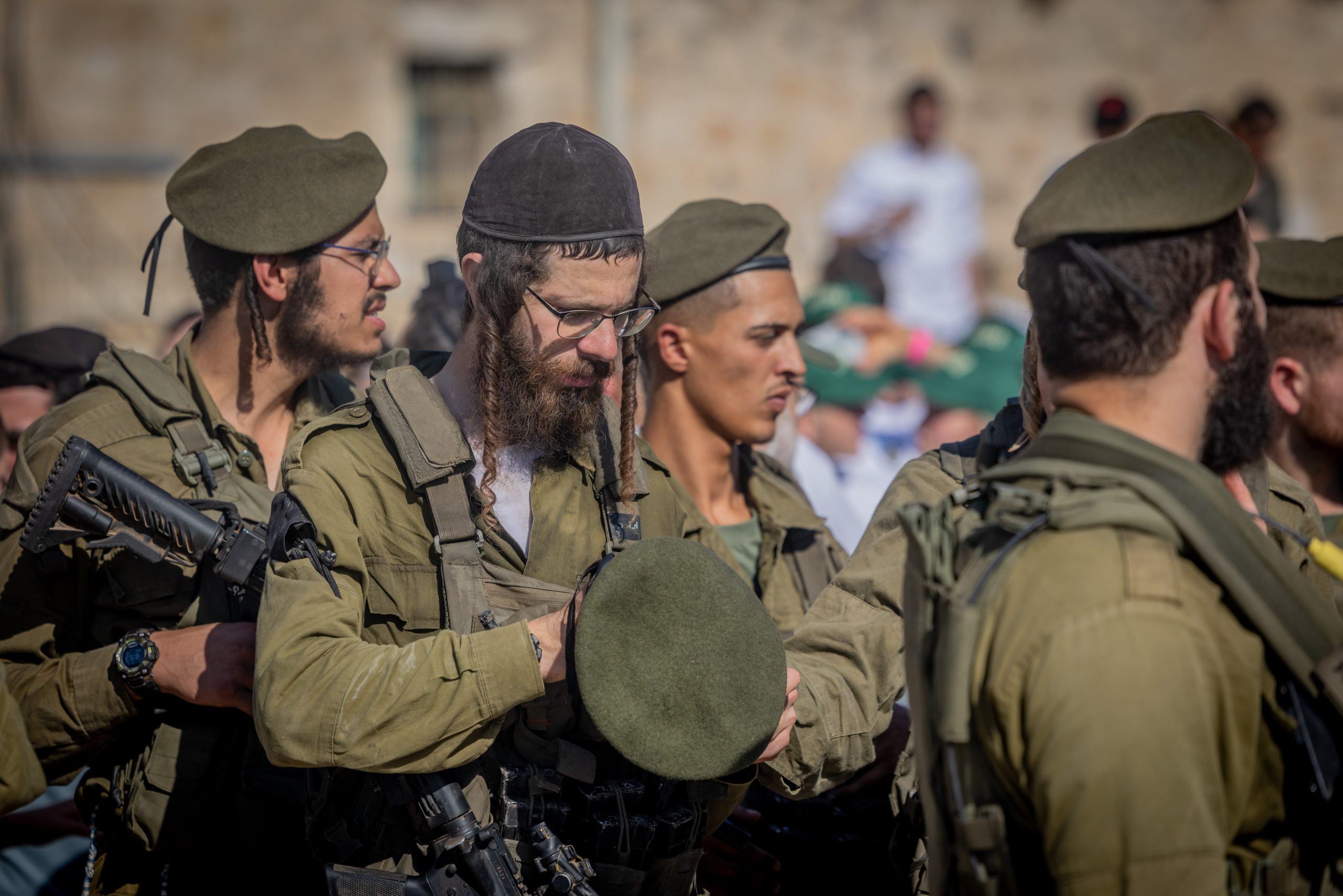 האם אתם בעד או נגד חוק הגיוס? השיבו בסקר סרוגים