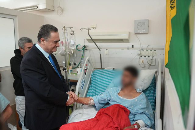 כ"ץ ביקר את הלוחמים הפצועים באירוע בעזה |