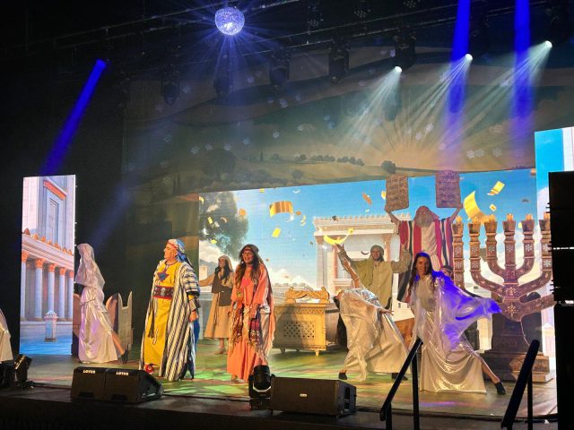 מתוך המופע "הללויה"