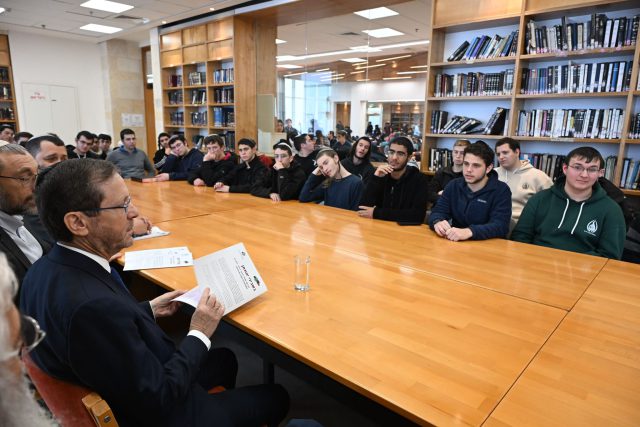 הרצוג בתגובה למכתב הקואליציה: "אי-ציות הוא אסון למדינה"