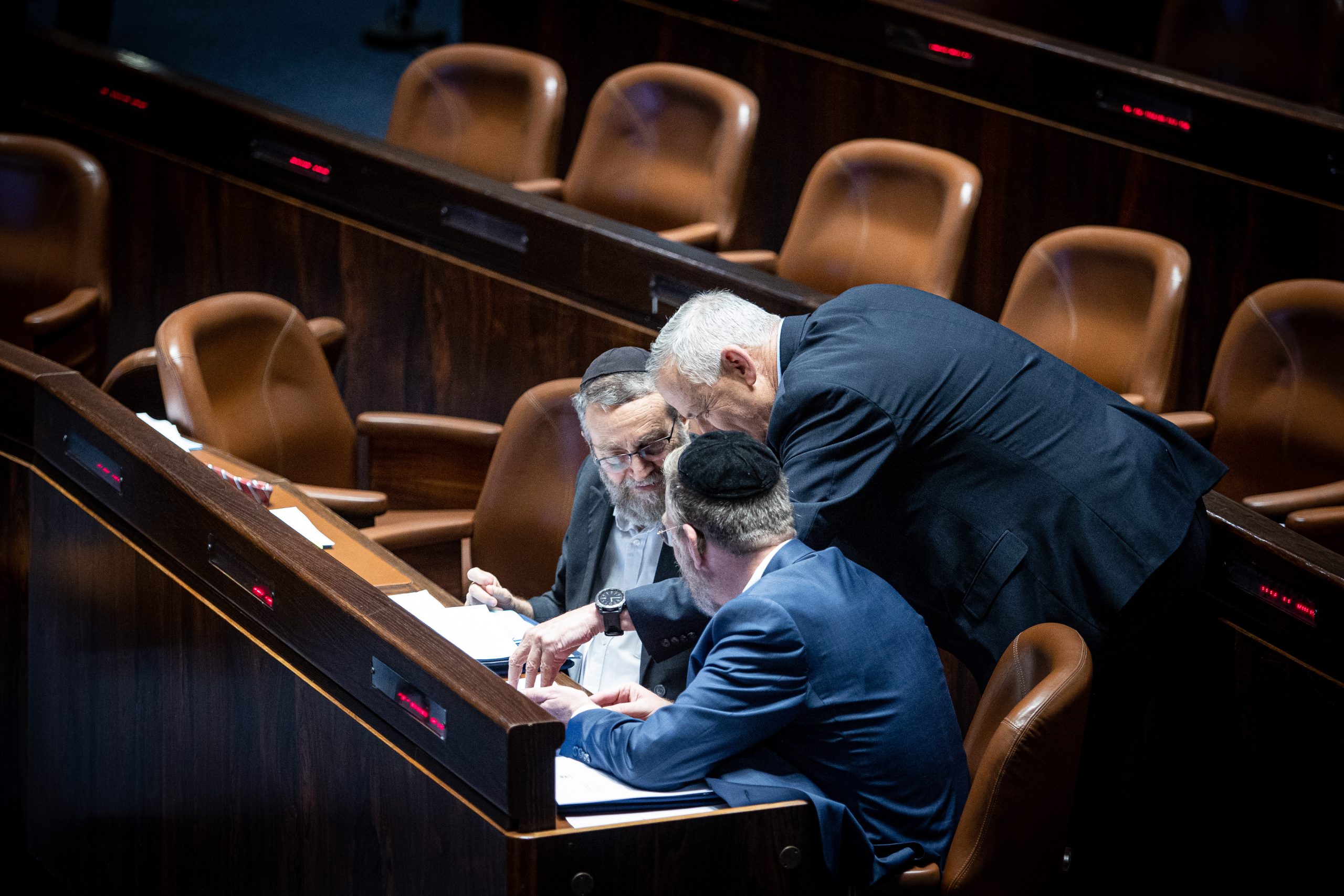 גנץ טוען: החרדים הציעו לי את ראשות הממשלה – זה התנאי שלהם