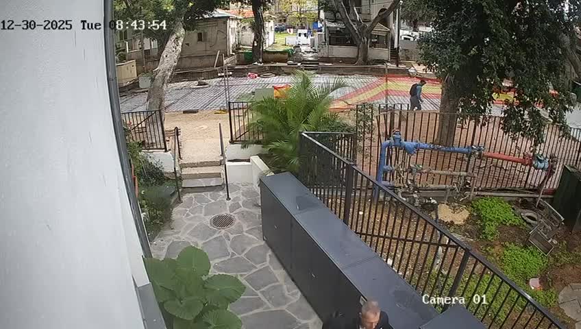 השוטרים בבית המתיישב