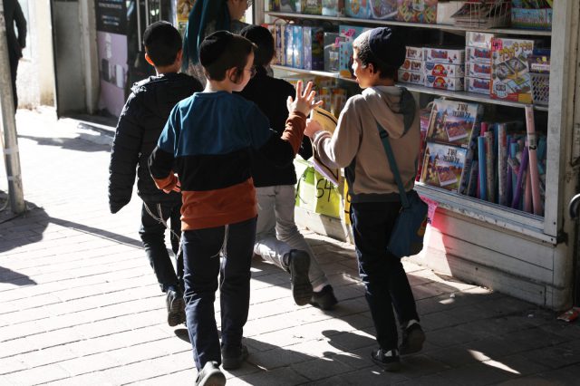 מחקר: לחרדים בפריפריה יש פחות ילדים, יותר רכבים וטלוויזיות