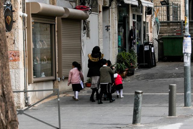מחקר: לחרדים בפריפריה יש פחות ילדים, יותר רכבים וטלוויזיות
