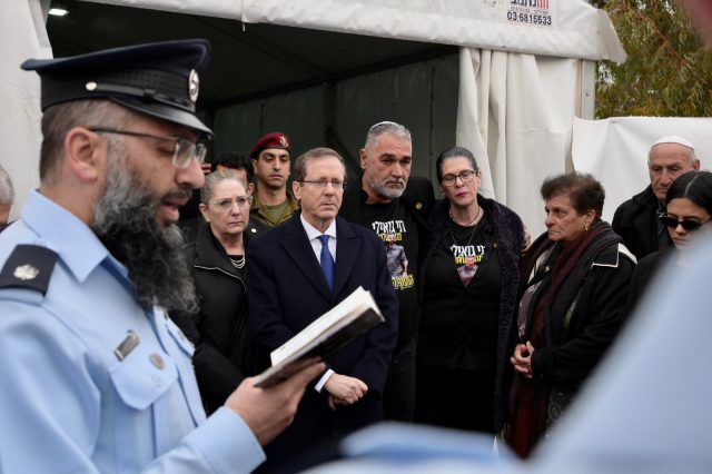 הרצוג בהספד לרן גואילי: "עלינו לקום אל הפרק הבא"