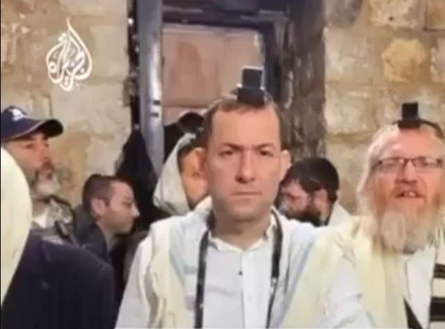 יוסי דגן בקבר יוסף |