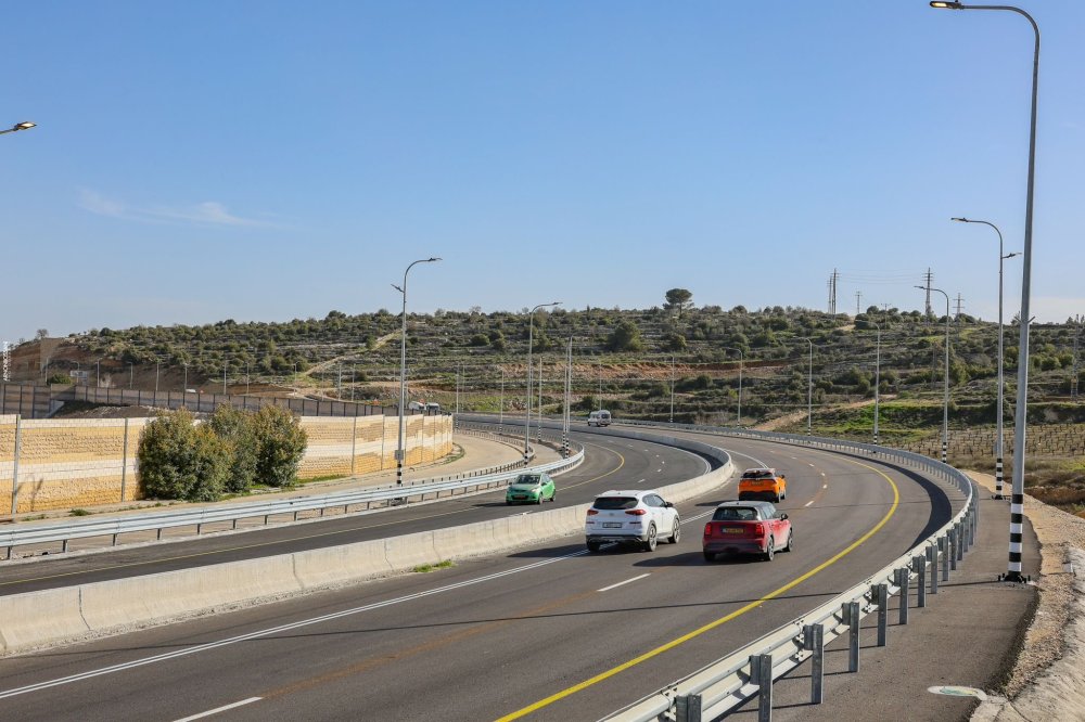 כביש 60 החדש. (צילום: ארנון בוסאני)