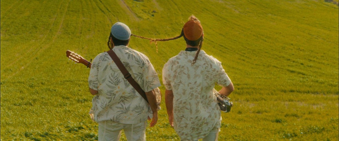 מהפאות לבמה: אביעד ואביה שרמן בקליפ הומוריסטי "משיח"
