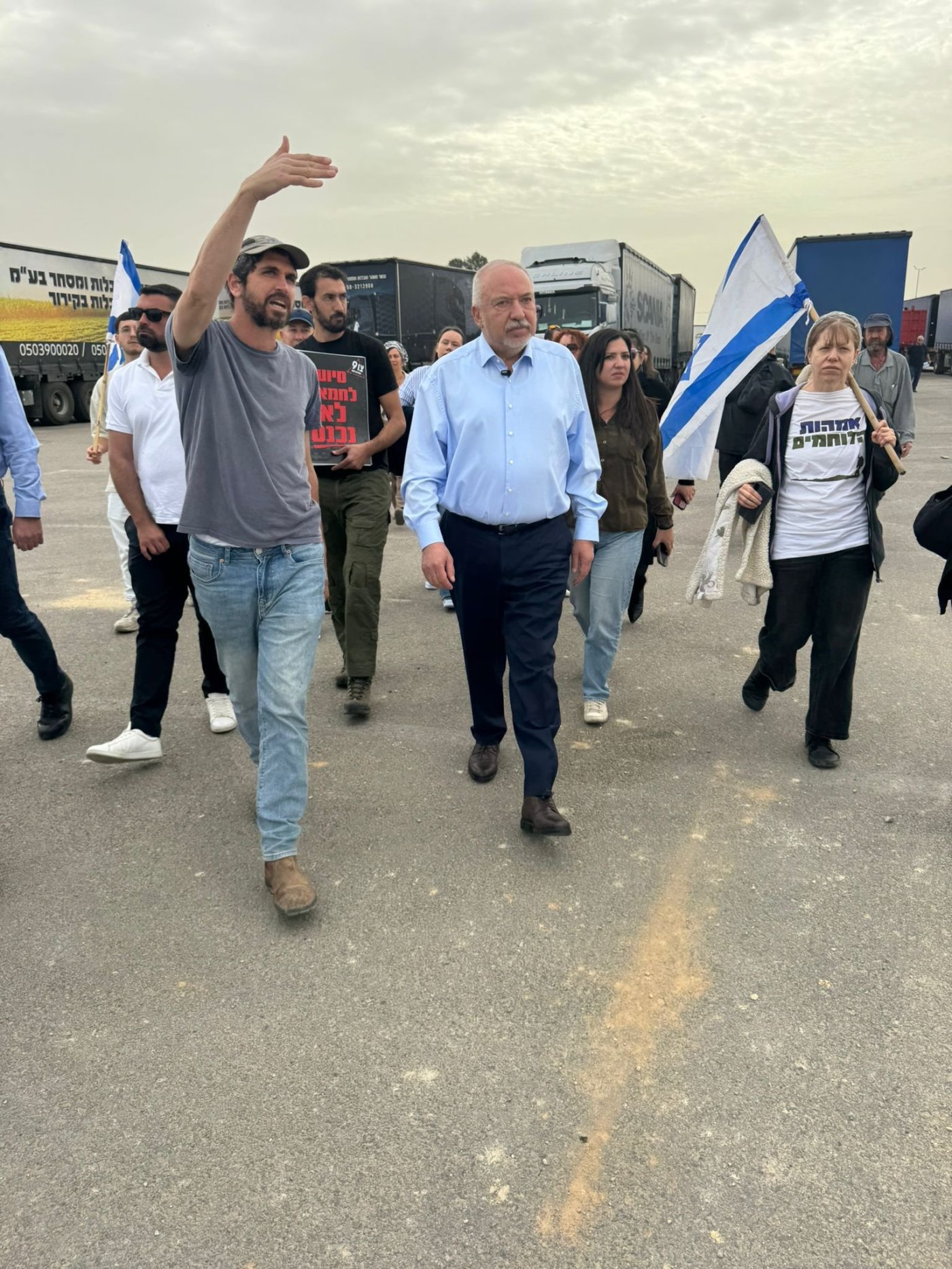 ליברמן במעבר כרם שלום