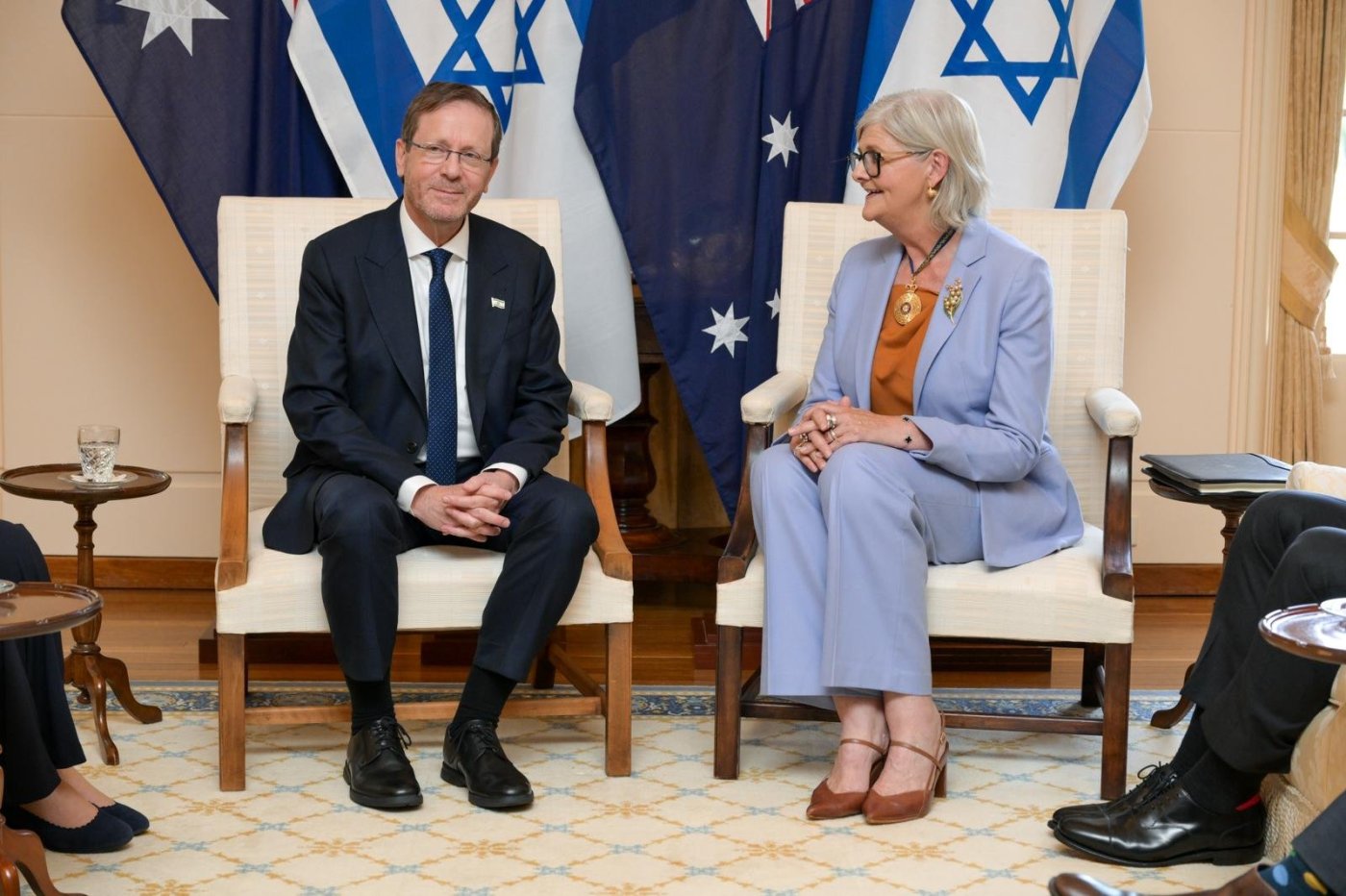הרצוג והמושלת הכללית של אוסטרליה, סן מוסטין