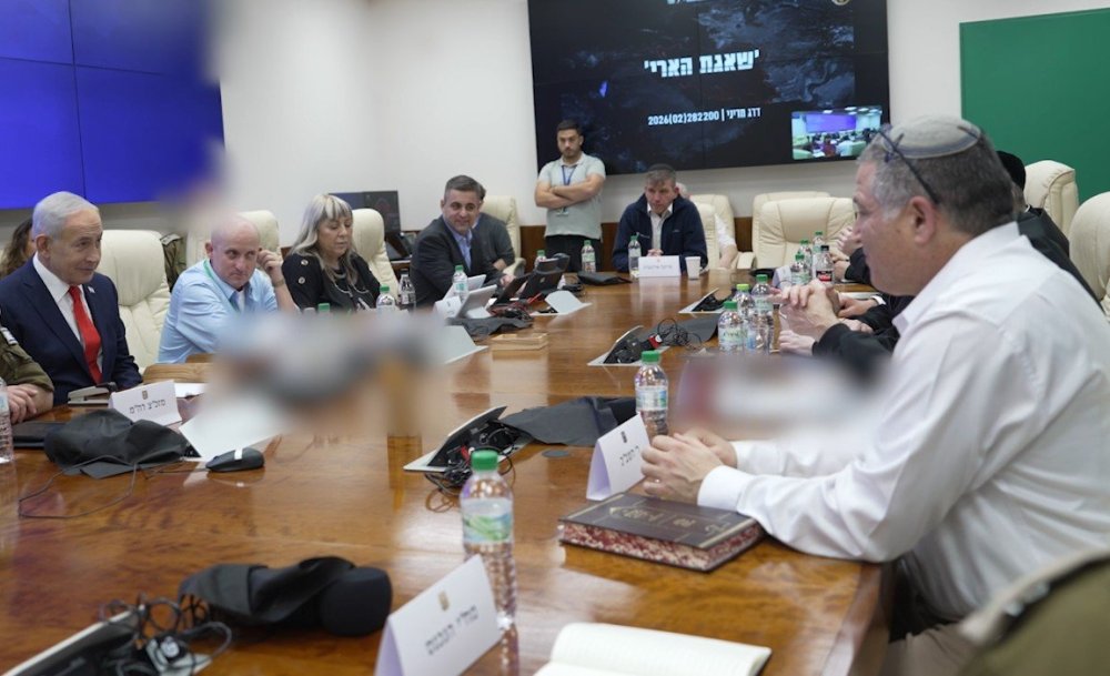 ראש השב"כ עם הספר 'מנות הלוי'