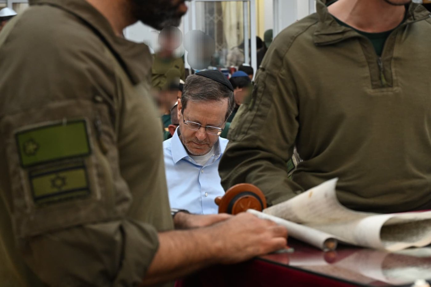 הנשיא בקריאת המגילה