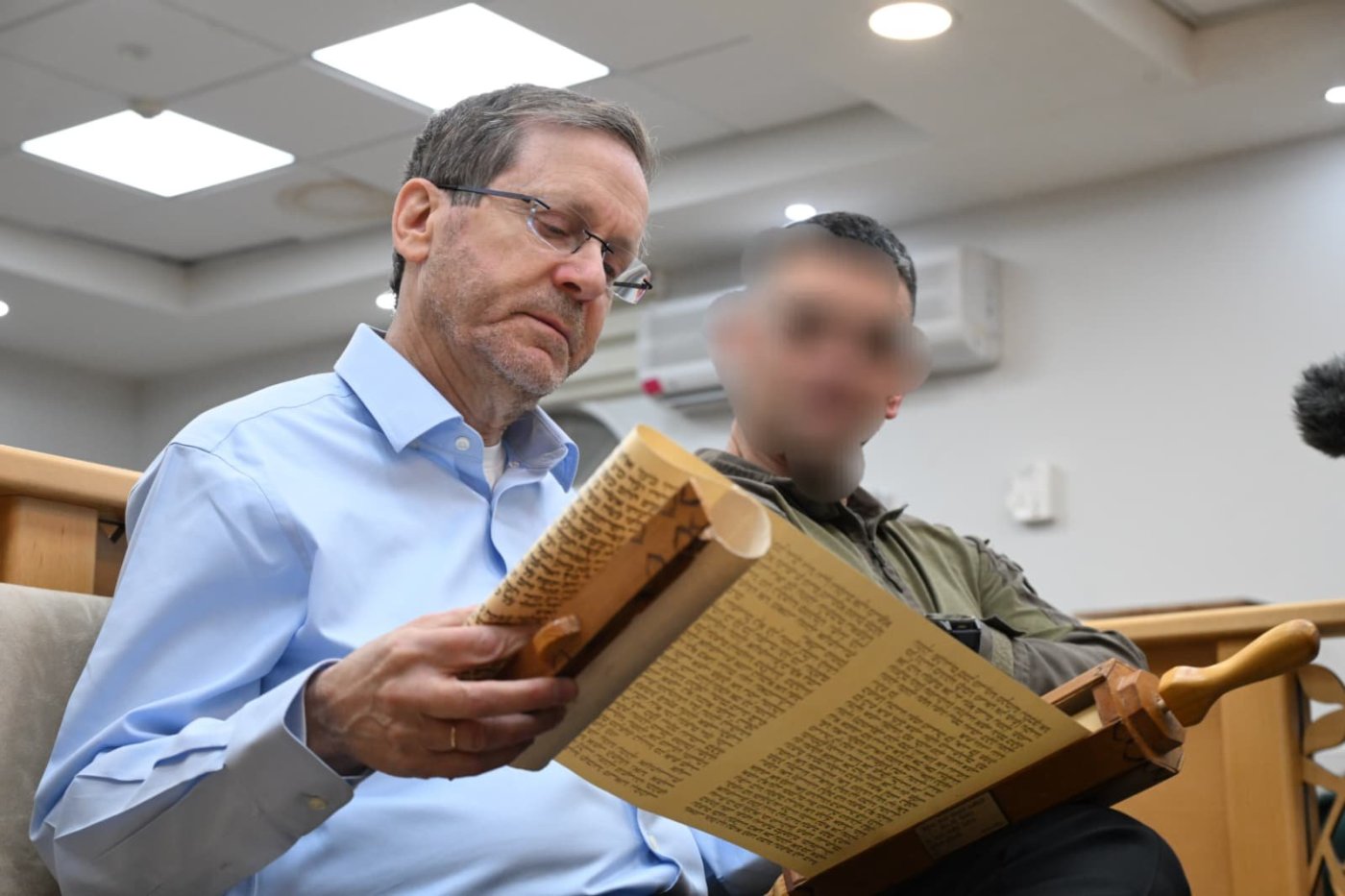 הנשיא הרצוג בקריאת המגילה