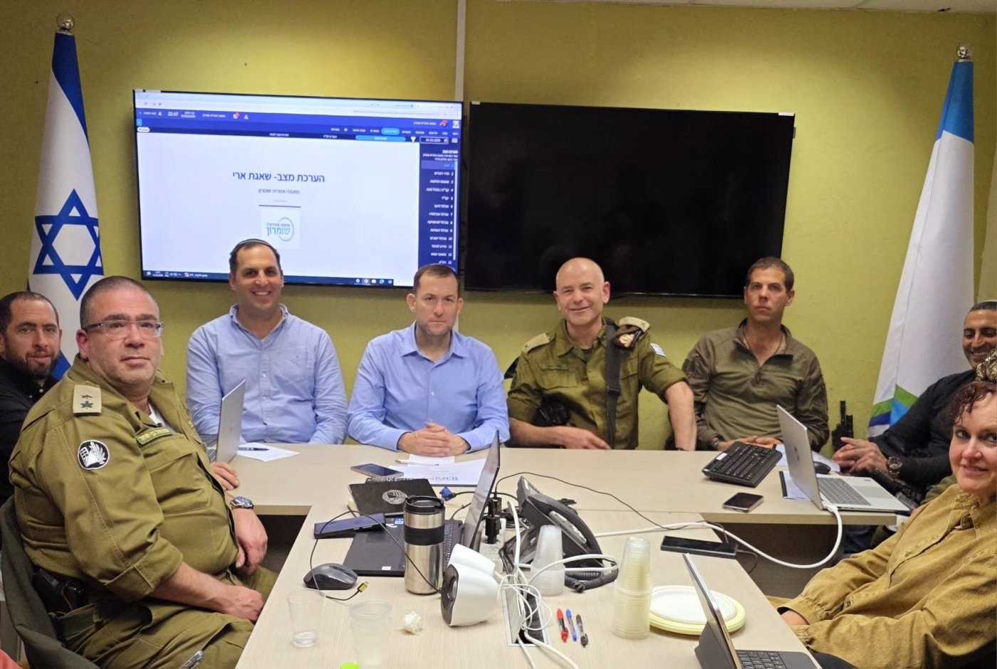 מפקד אוגדת איו"ש בביקור במטה החירום בשומרון
