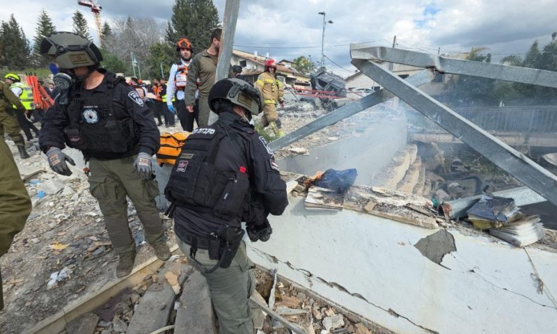 תיעוד: בת 97 ניצלה מפגיעת טיל בביתה. צפו
