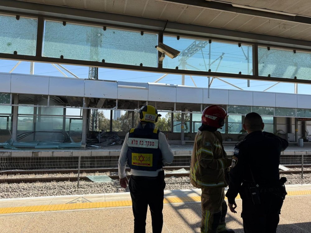 רסיסי יירוט פגעו בתחנת רכבת - תנועת הרכבות נעצרה