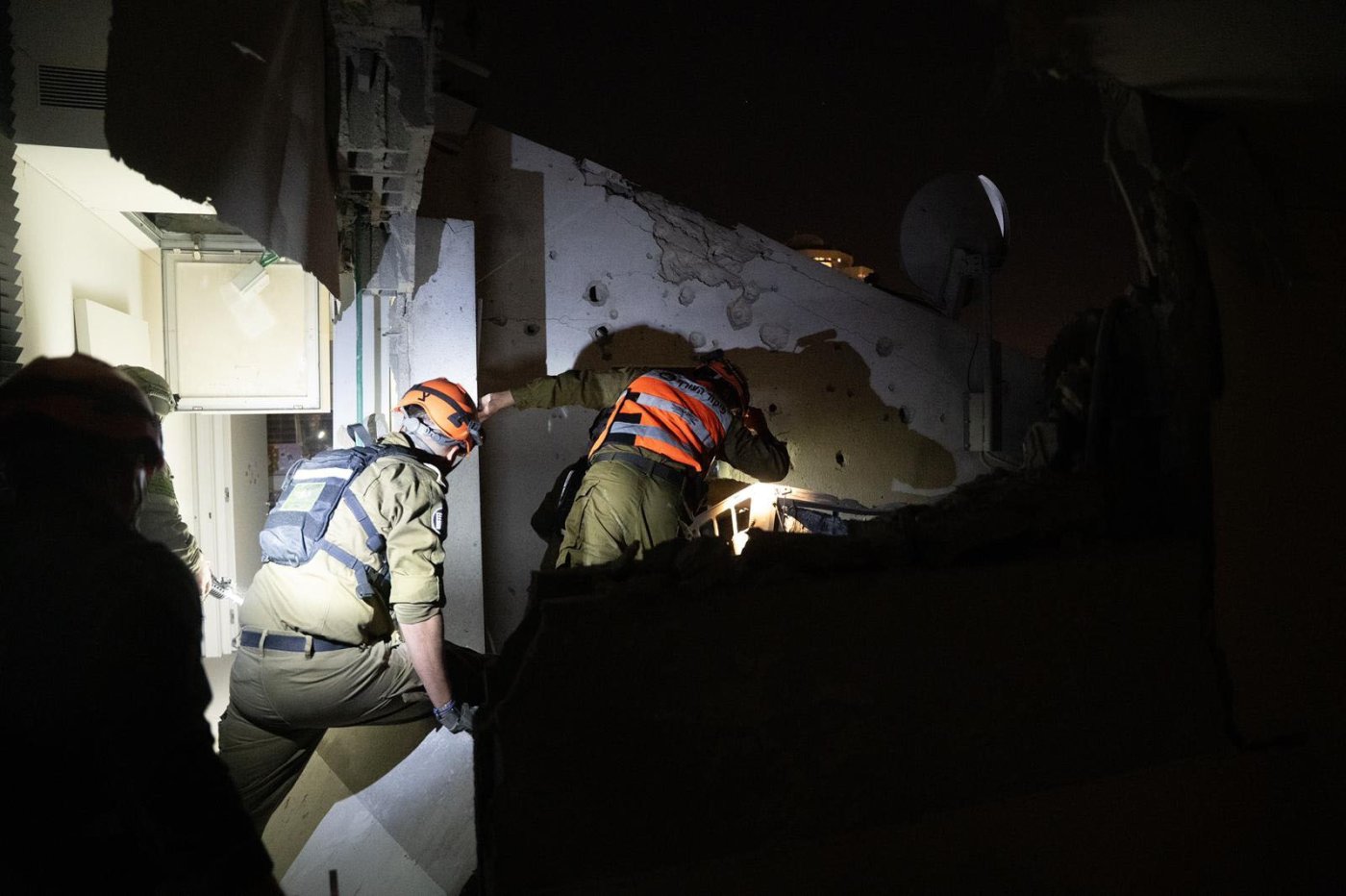 כוחות פיקוד העורף בזירת הנפילה ברמת גן