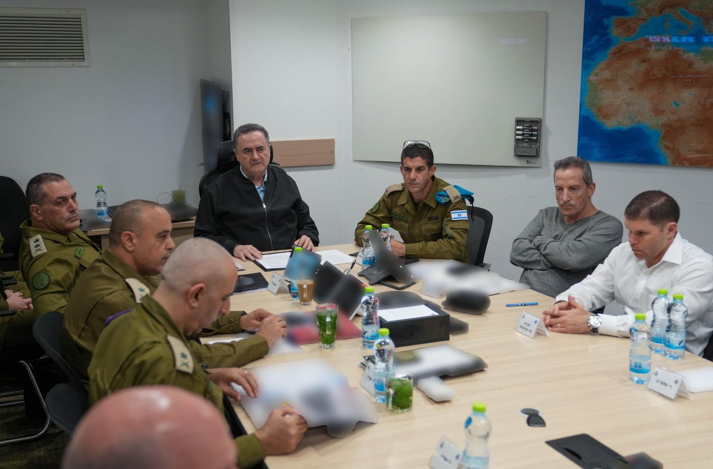 ישראל כ"ץ בהערכת מצב בבור