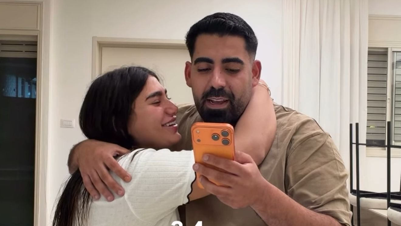 אליאור מברך את אודיה.