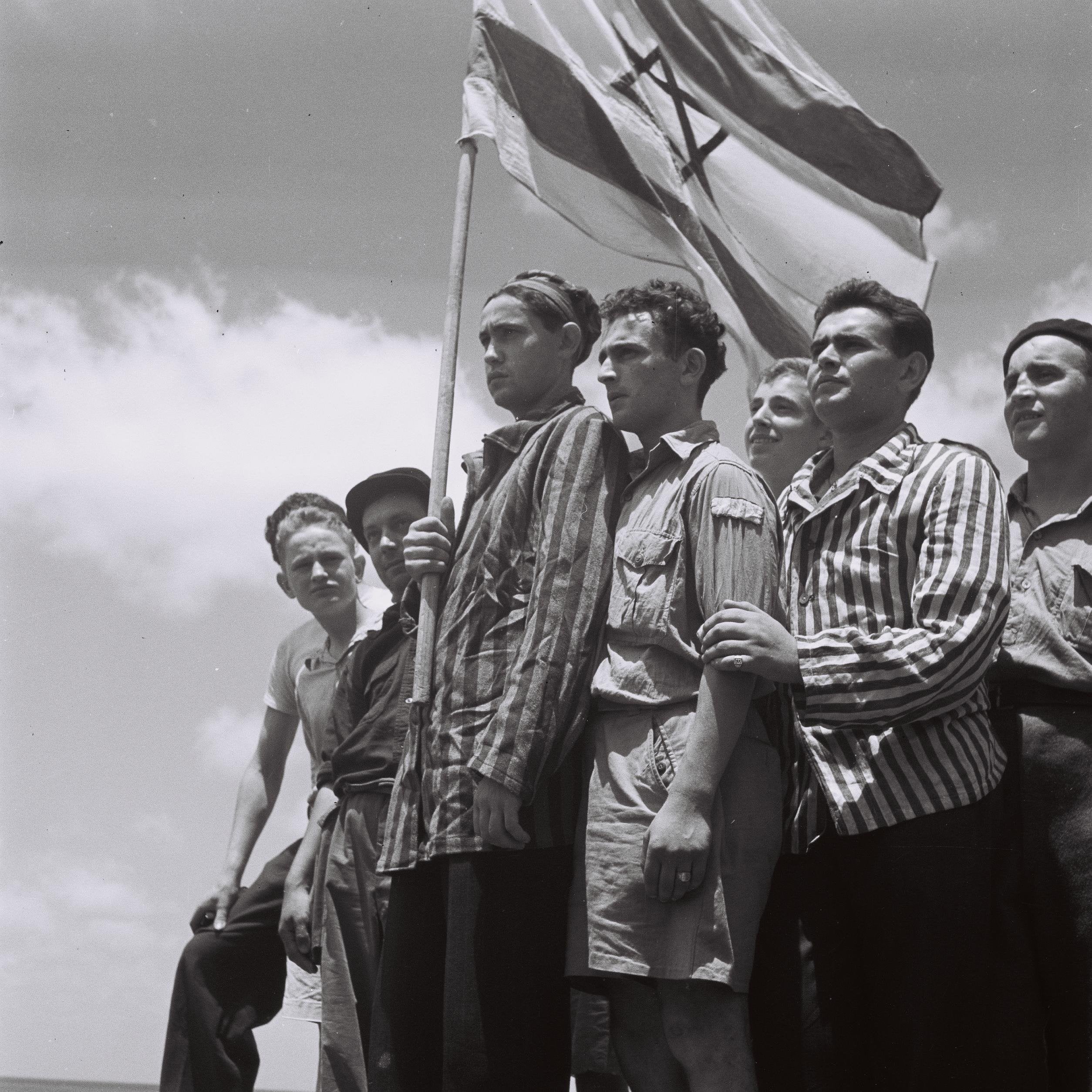 ניצולי שואה מבוכנוולד מגיעים לישראל