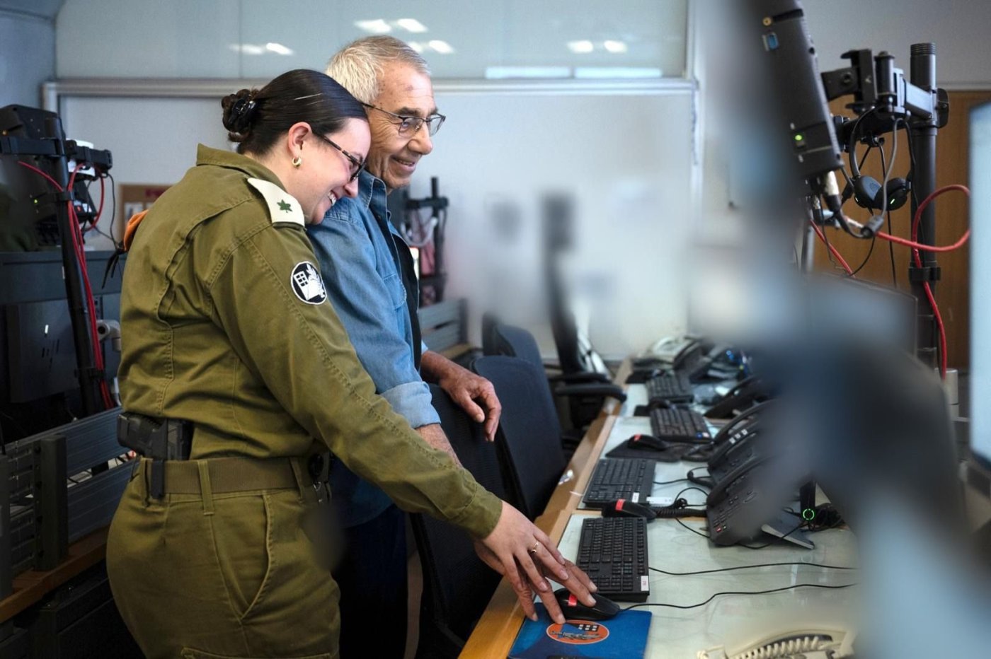 דור שני לשורדי שואה ונכדתו