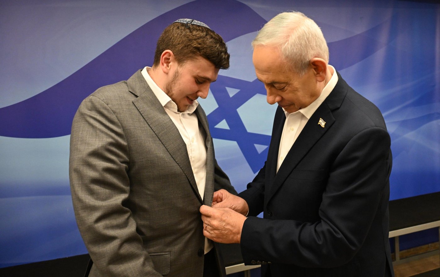 סטילס: חיים צח, לע״מ / שרה נתניהו
