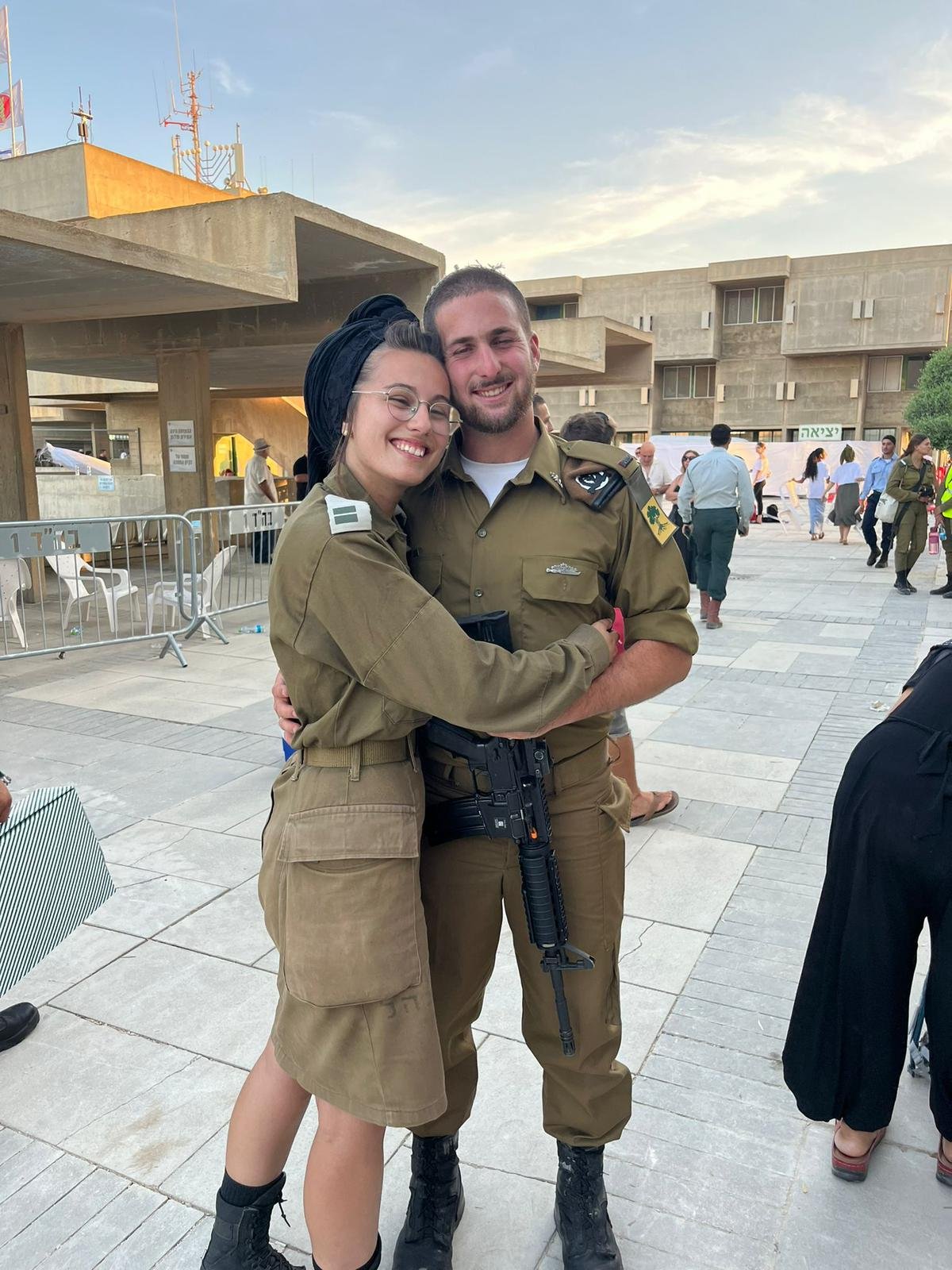 עברי ומרים דיקשטיין בטקס סיום קורס קצינים