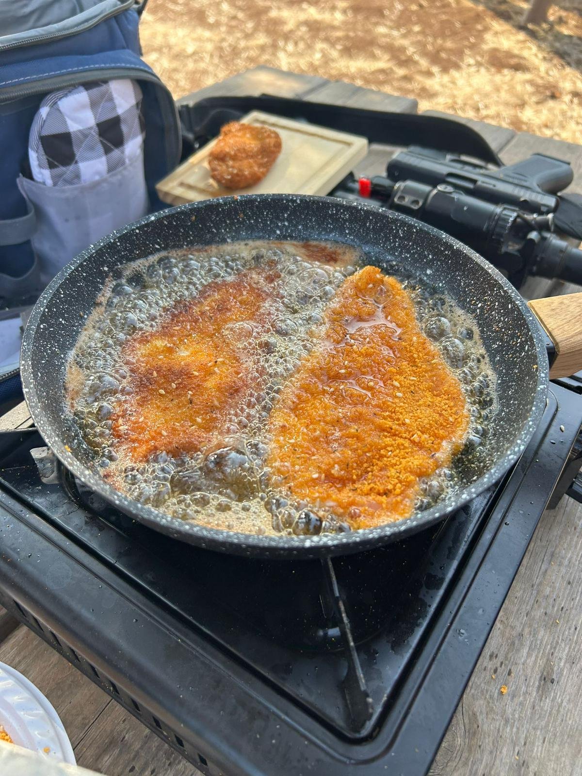 השניצל של עברי בשטח
