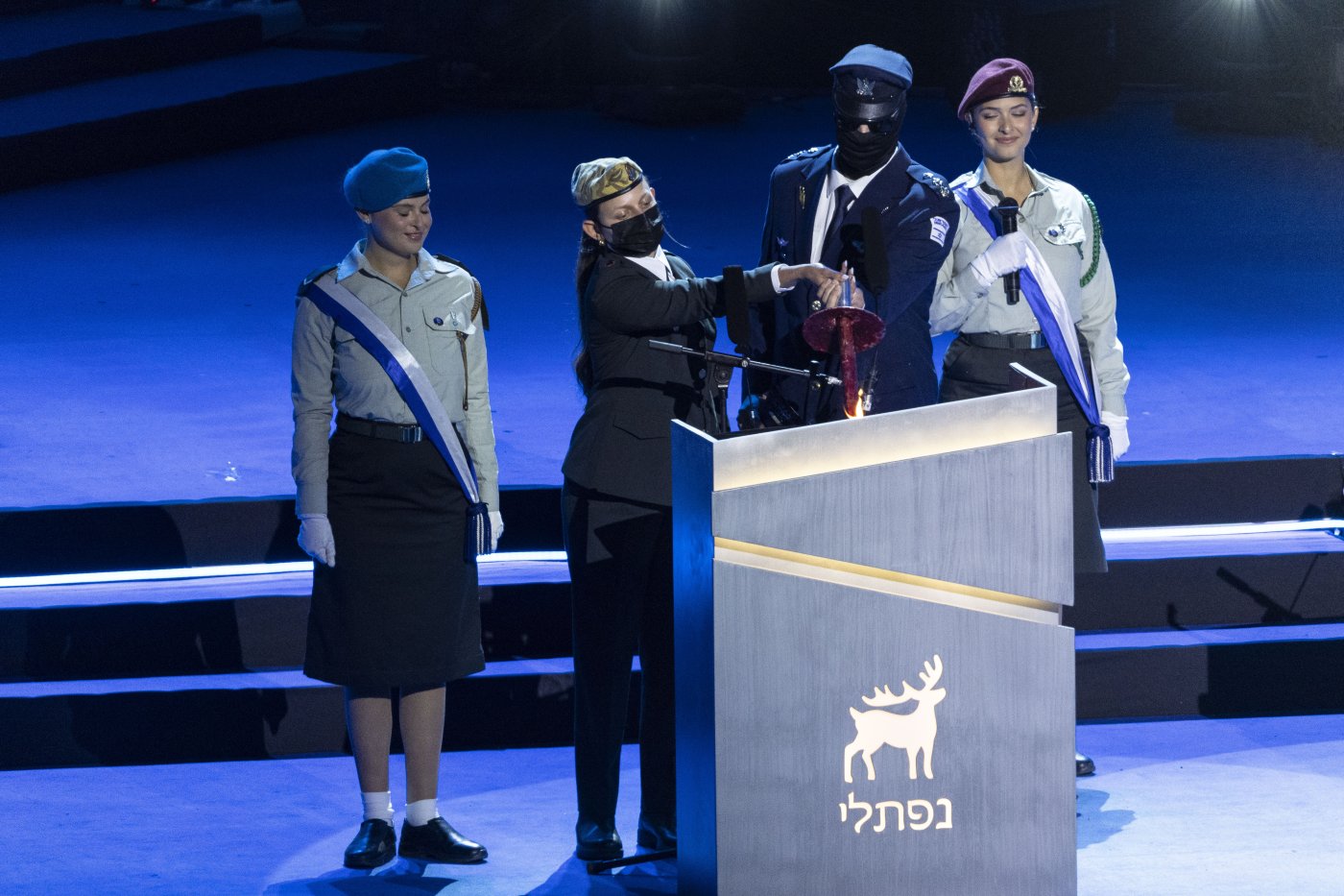 נציגי צה"ל, אלוף-משנה מ' ורב-סרן נורית רוקח
