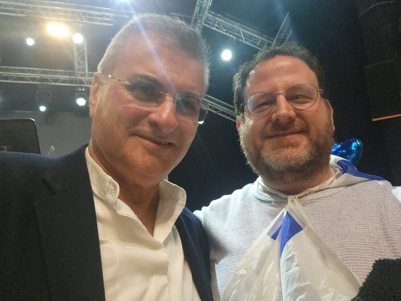 הזמר משה להב רגע אחרי מופע "טיש עצמאות 2026" במועדון GRAY מודיעין