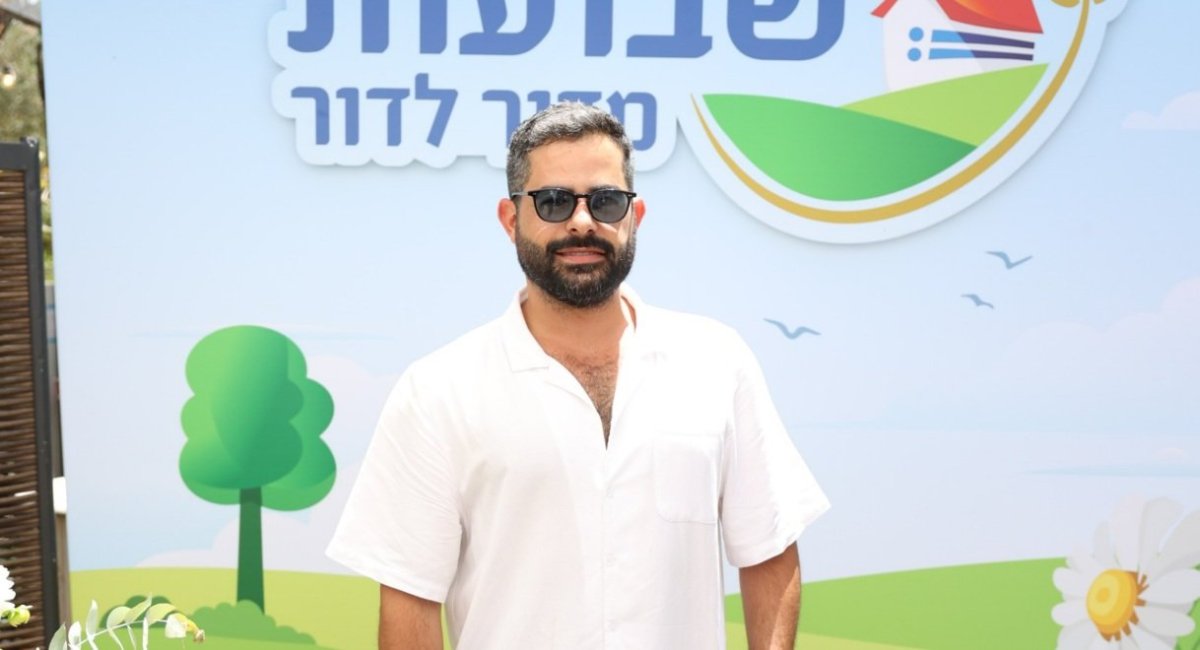 משה כורסיה באירוע שבועות