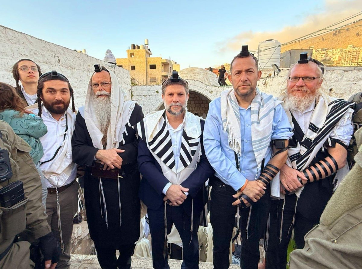 שחרית בקבר יוסף