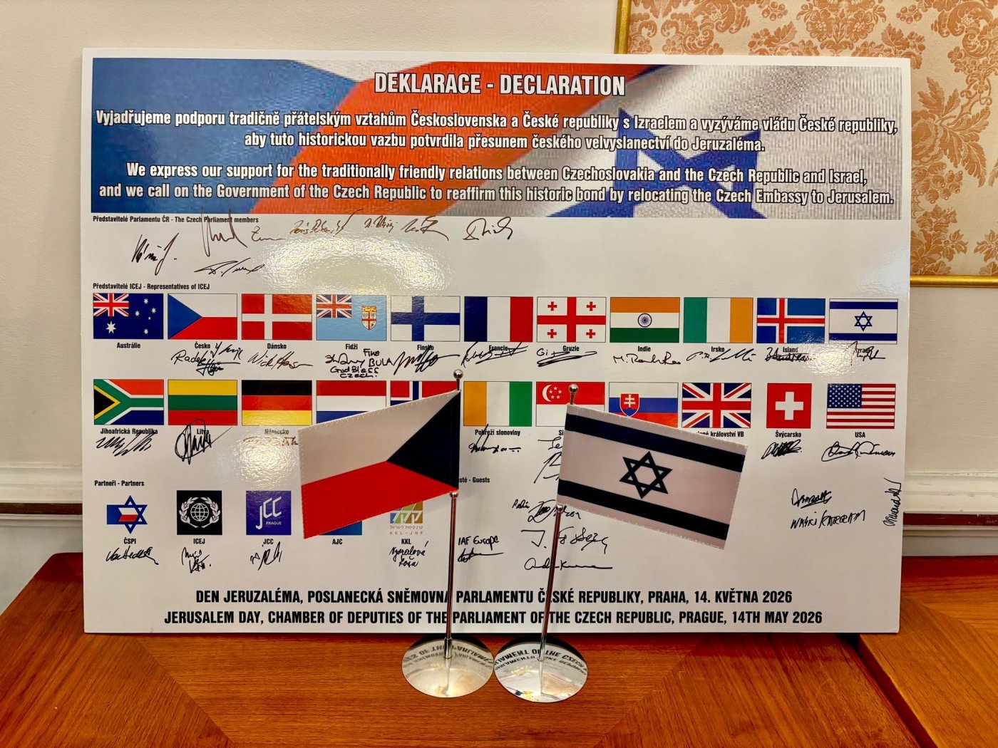 באדיבות השגרירות הנוצרית הבינלאומית