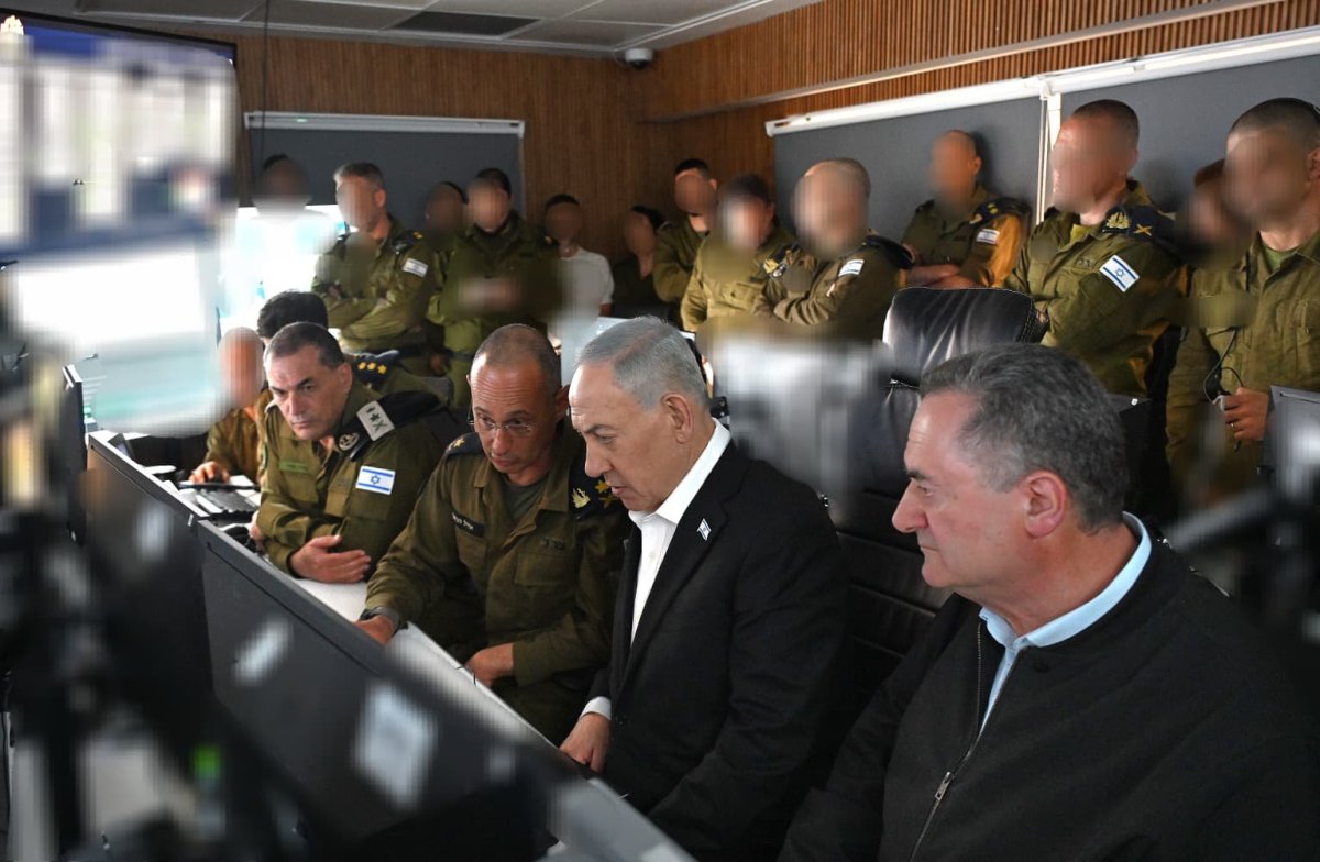 נתניהו בבור הפיקוד