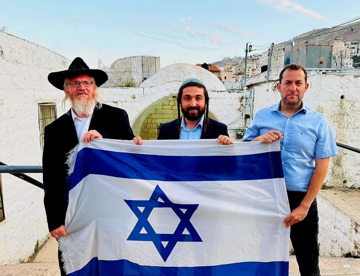 לראשונה משנת 2000: כניסה אזרחית לקבר יוסף באור יום
