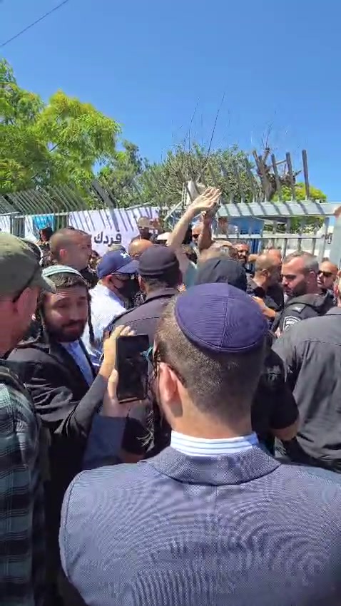 ועדת החינוך הגיע לטובא זנגריה - שערי בית הספר ננעלו