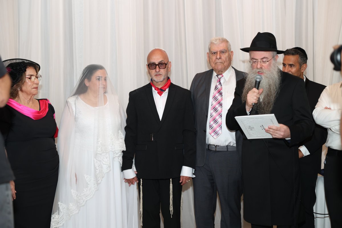 אחרי שהיה הומו - נישא לאישה: החתונה המרגשת של מעצב האופנה