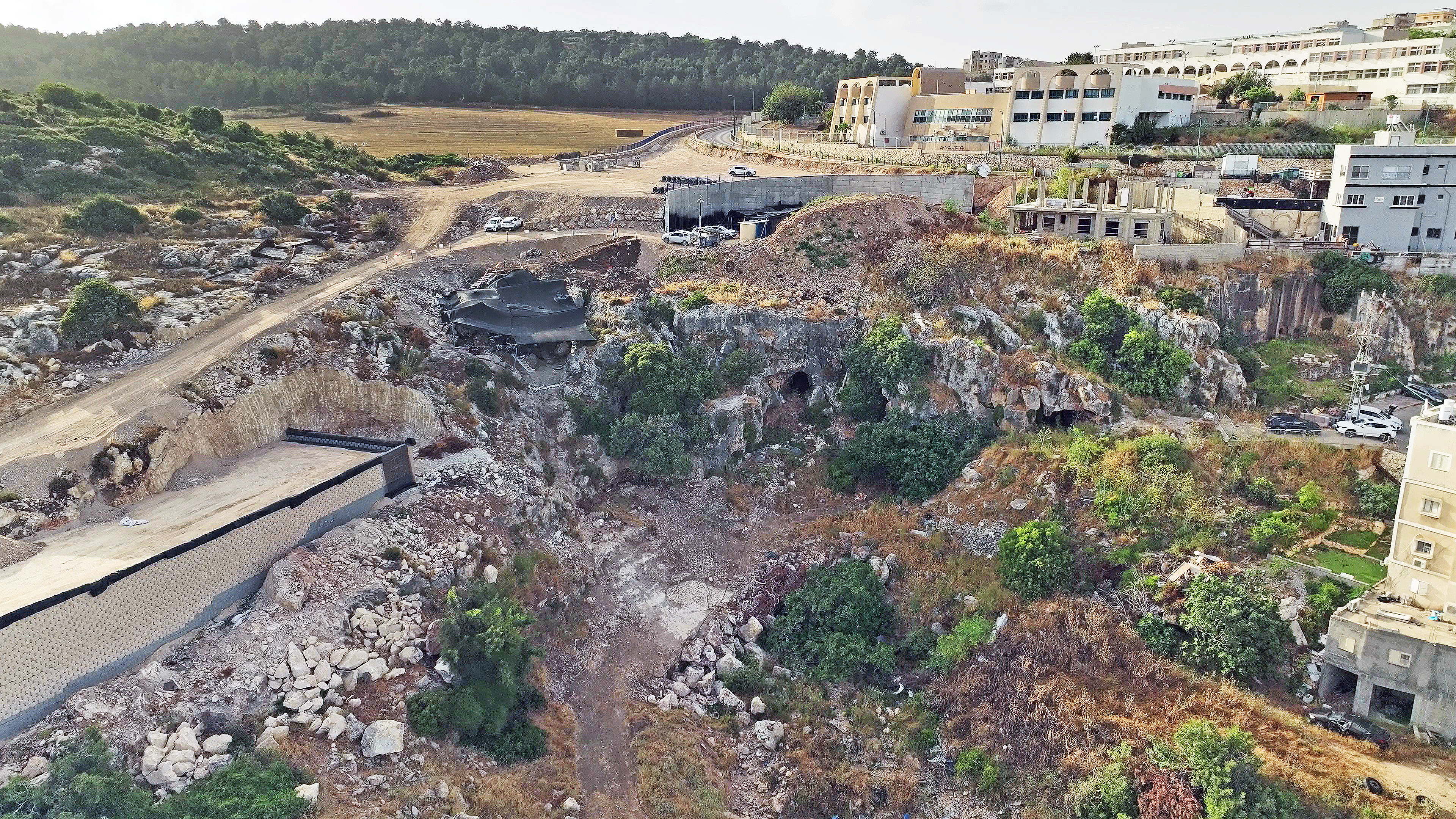 חפירת רשות העתיקות ואוניברסיטת חיפה במערה הקדומה.