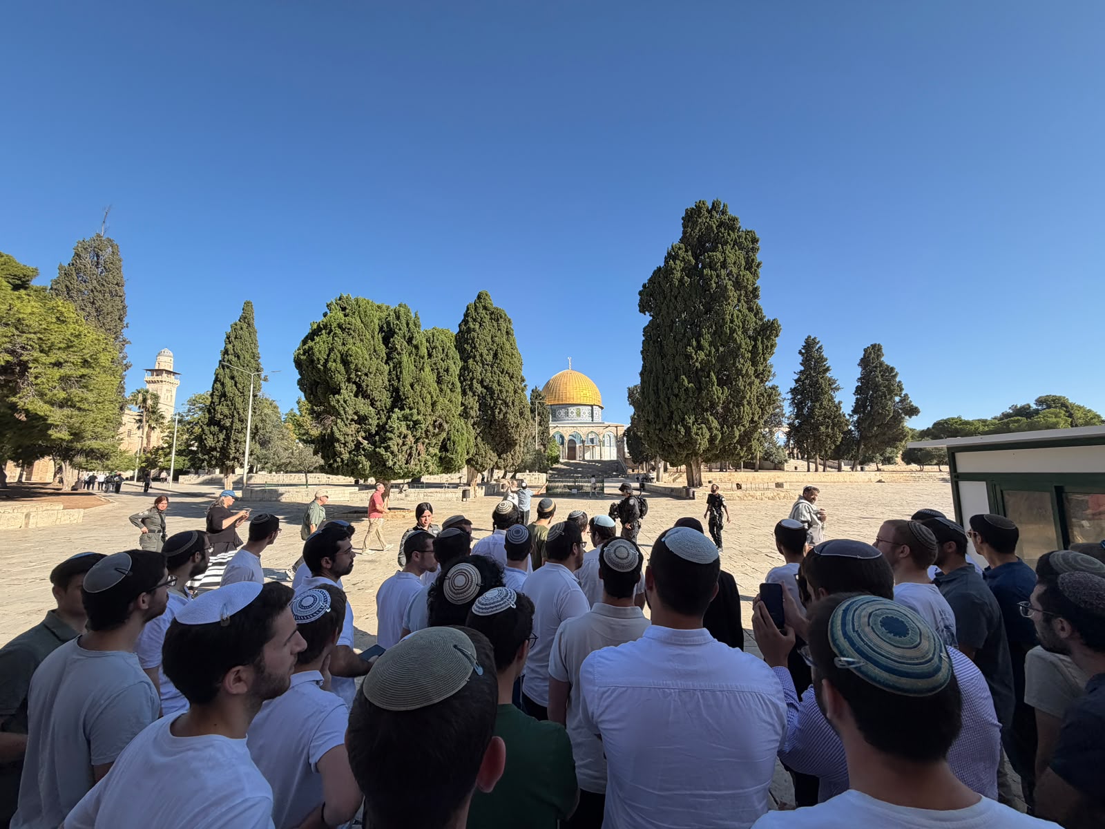 הרב שילת: מותר לעלות להר הבית - אסור להשתחוות