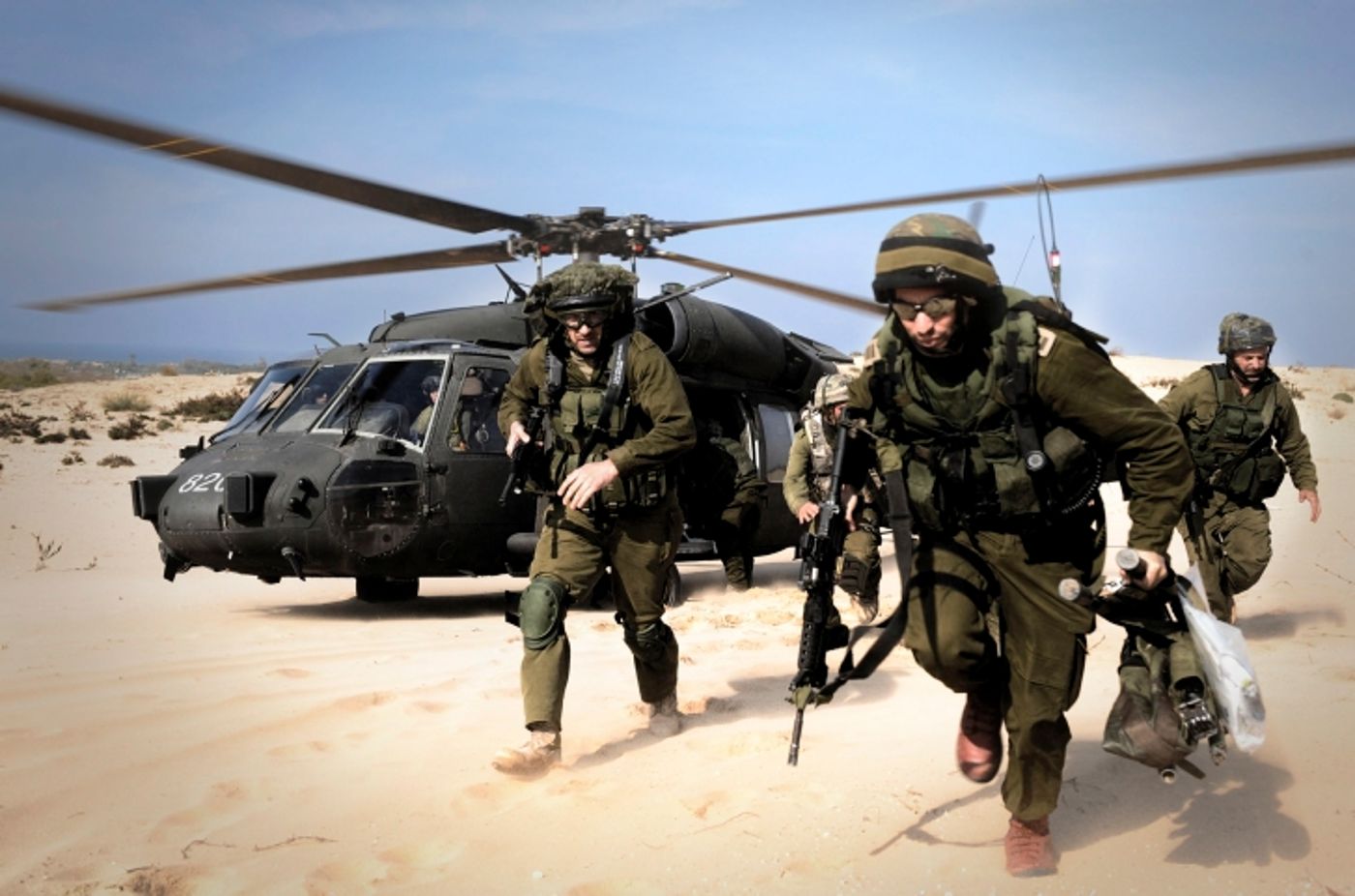 "מי מגן עליכם צה"ל או ספרי הרב ארוש?"