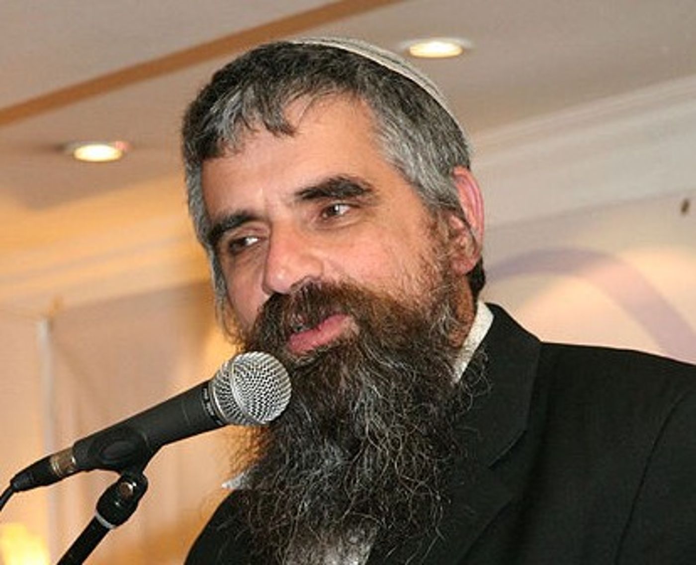 למה אני נגד המסע פולין – הרב שרלו נשאר בארץ