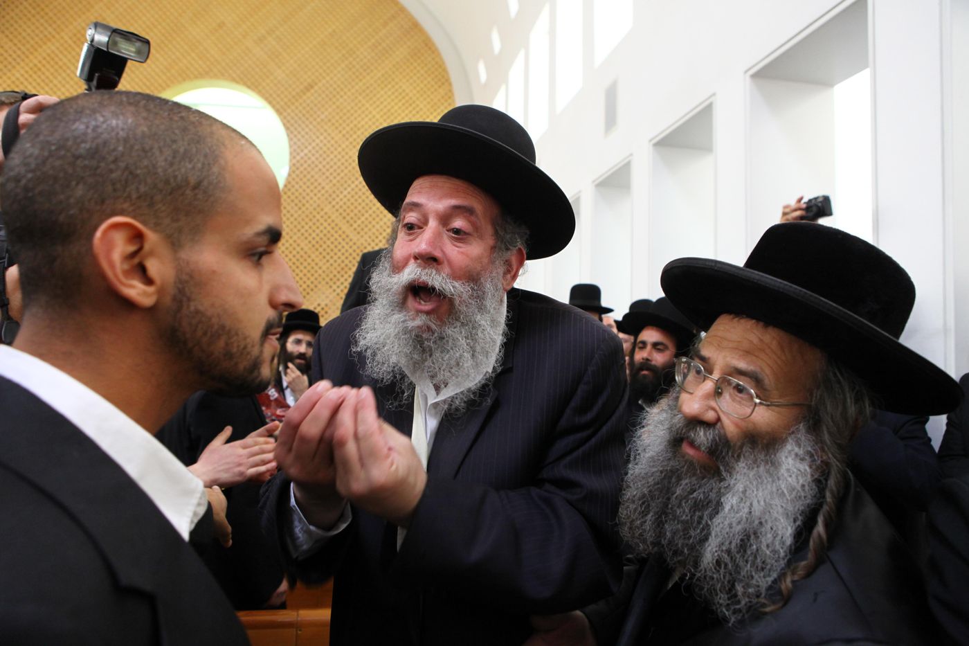 הרב ישראל רוזן נותן בהם סימנים: על דתיים וגזענות