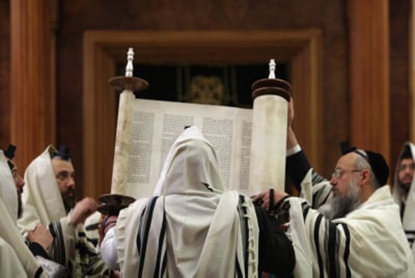 האם הגבאי עושק אתכם? כמה עולה מקום בבתי הכנסת בארץ?
