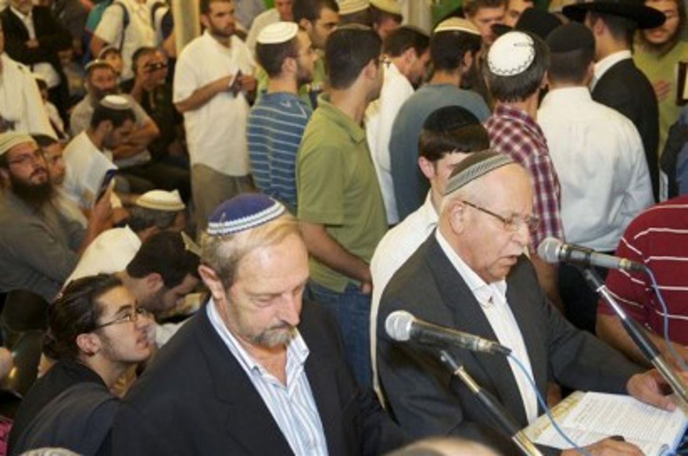 תמונות ממעמד הסליחות המרכזי במערת המכפלה