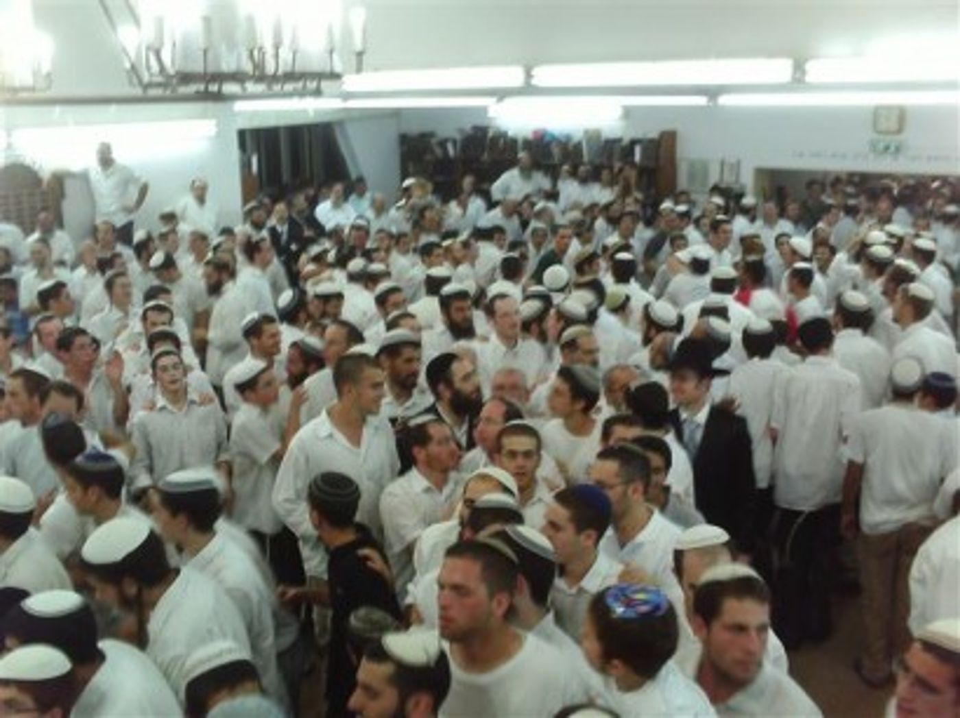 תמונות משמחת בית השואבה בישיבת "מרכז הרב"