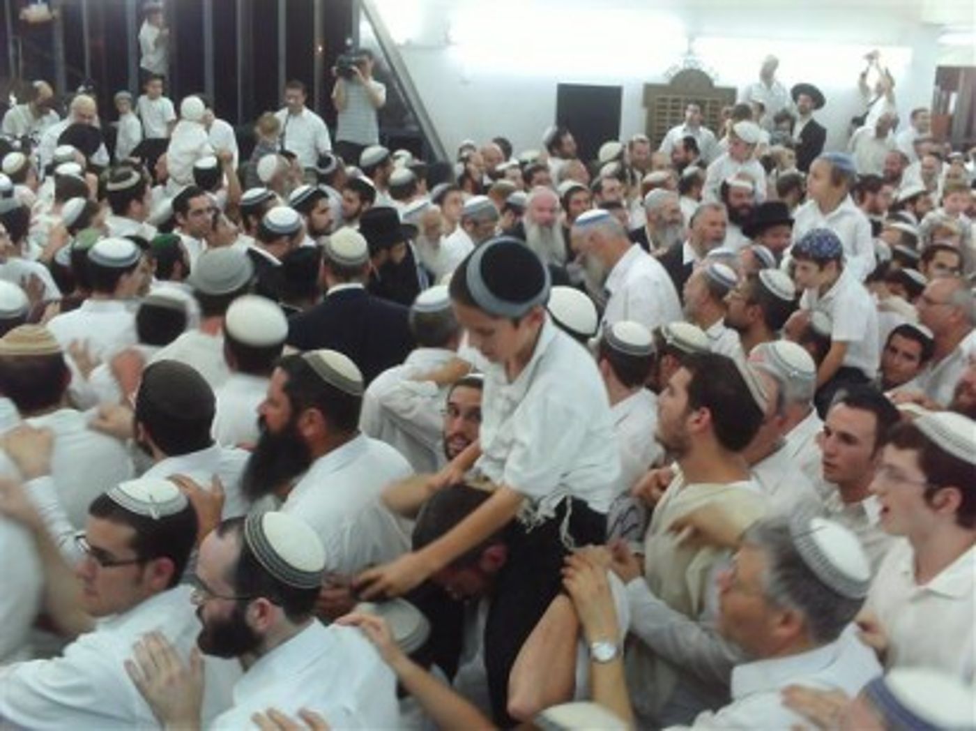 תמונות משמחת בית השואבה בישיבת "מרכז הרב"