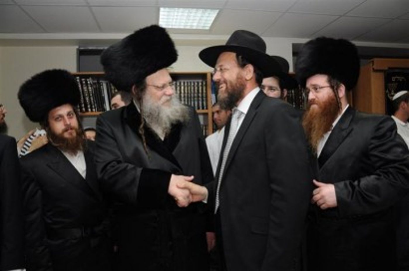 סוכת שלום: כשהאדמו"ר ערך טיש בישיבת ההסדר…