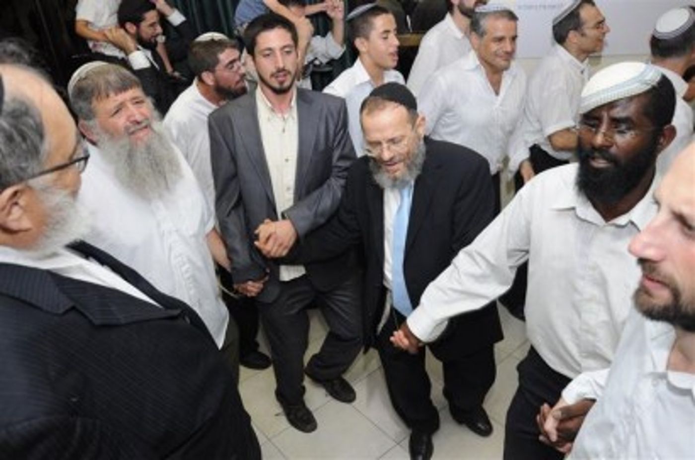 סוכת שלום: כשהאדמו"ר ערך טיש בישיבת ההסדר…